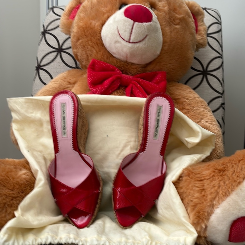 Via Spiga red